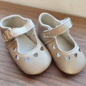 2/2 Gold Mary Janes with heart cutouts, Twin Girls, Size 3, NWT